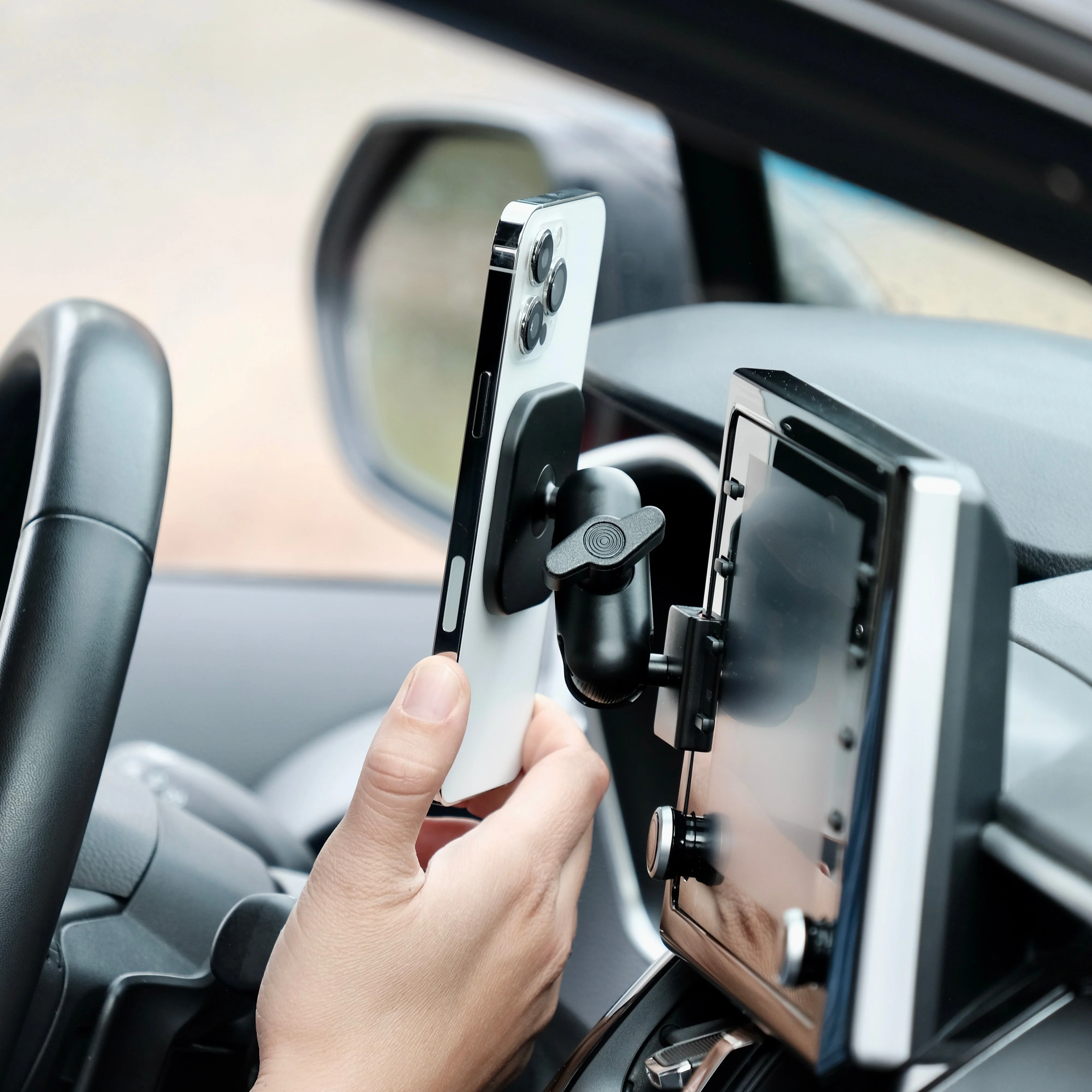 Offroam MagSafe-compatible Phone Mount - 2023+ Toyota Corolla - Image 2